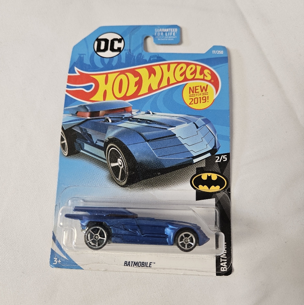 Hot Wheels Blue Batmobile‎ 2/5